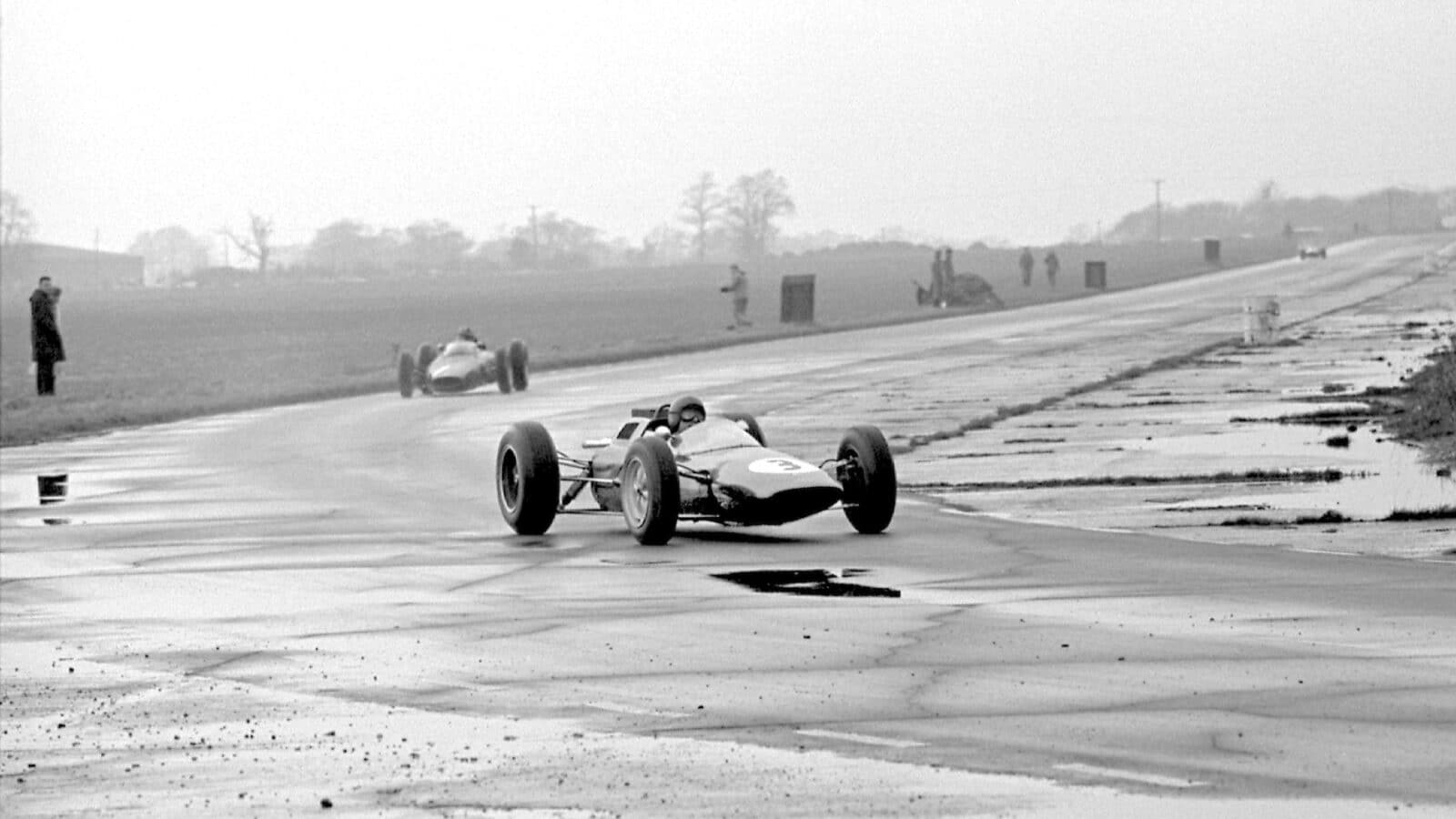 Jim Clark leads Graham Hill in 1963 Snetterton non championship F1 race