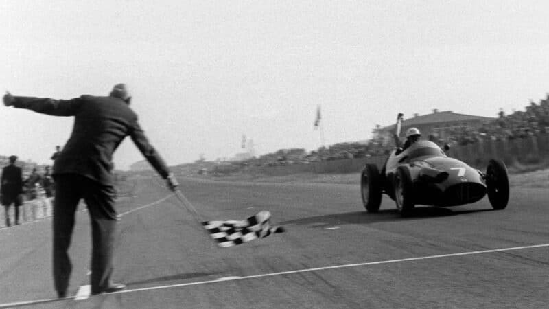 Jo Bonnier raises his arm as he wins 1959 Dutch GP