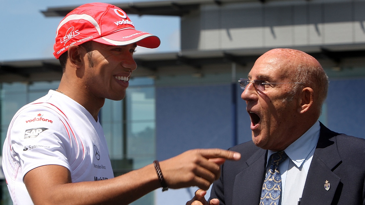 Lewis Hamilton talks to Stirling Moss in 2008