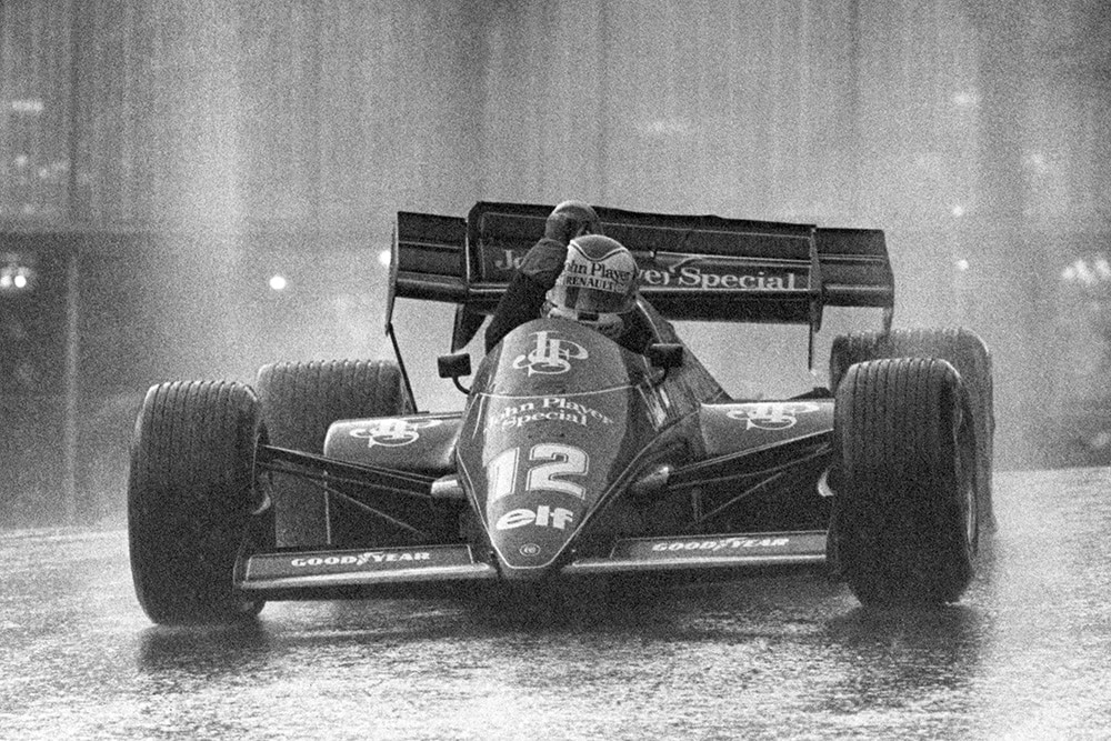Nigel Mansell in a Lotus 95T-Renault, retired, after crashing out of the lead.
