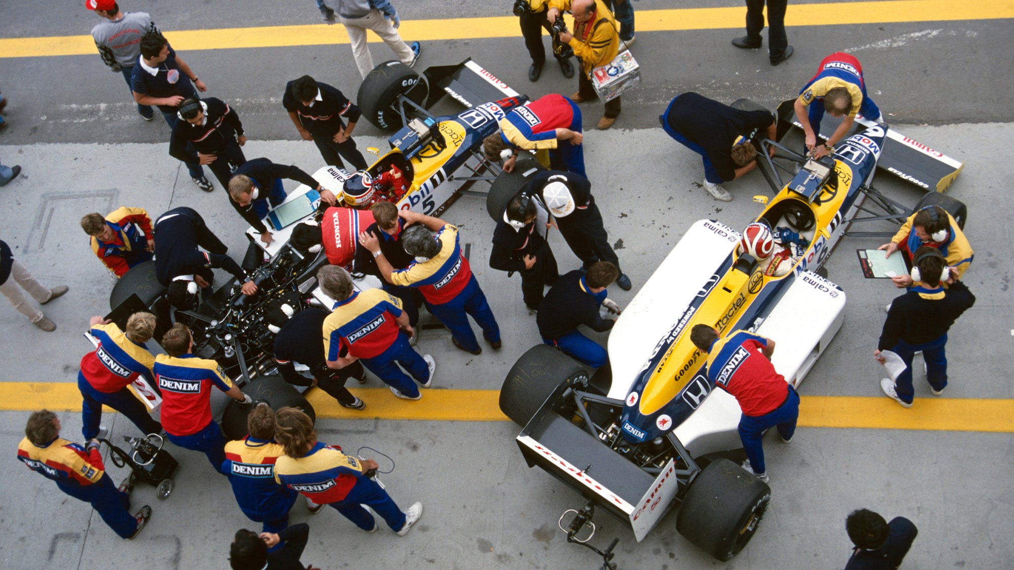 Overhead view of Mansell and Piquet in Williams FW11s at 1987 Hungarian GP