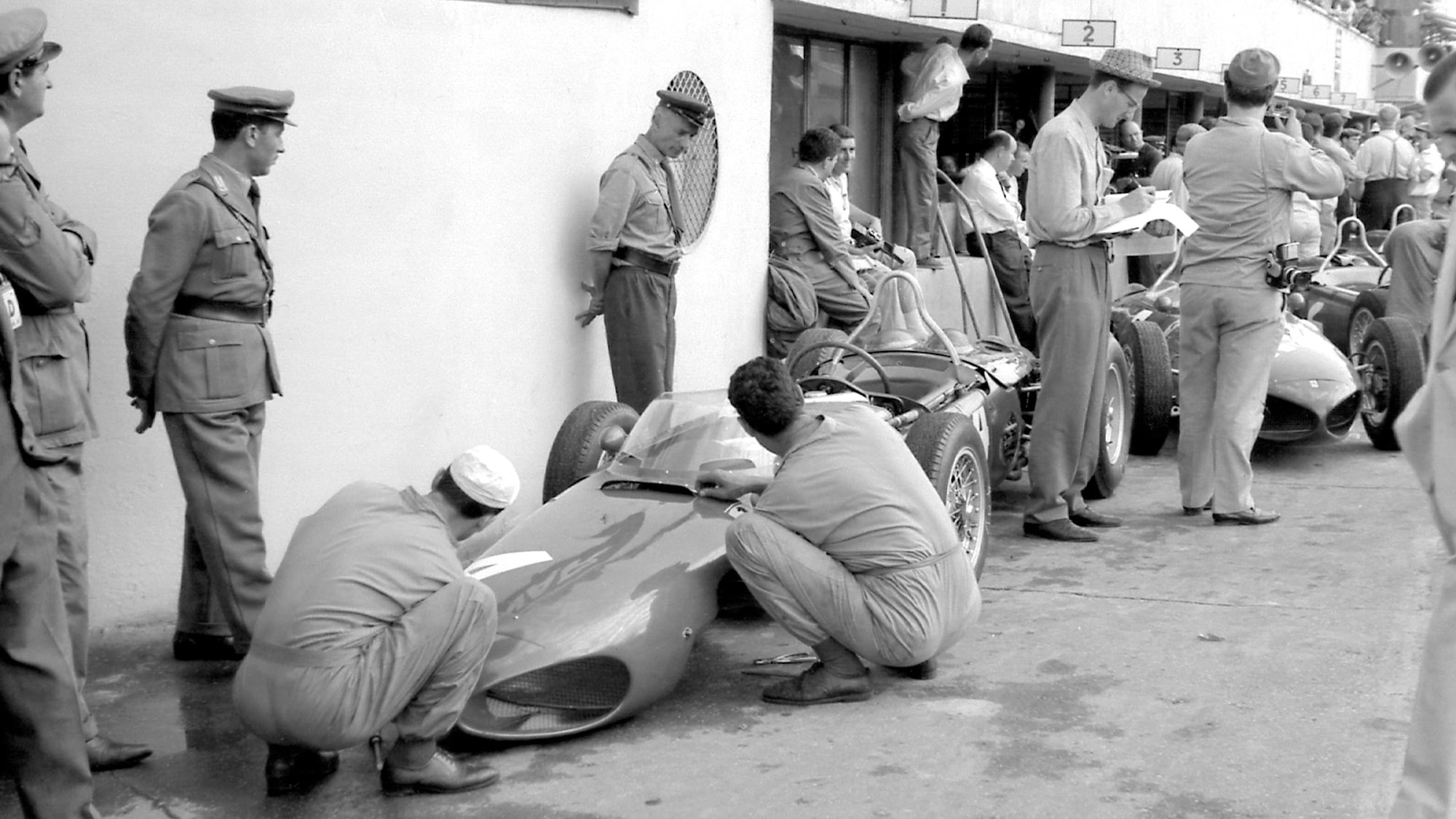Romolo Tavoni surrounded by SHarknose Ferraris in the pits