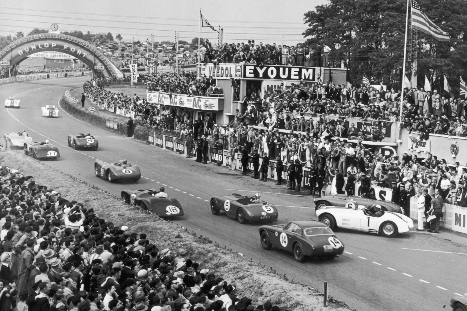 Start of the 1952 Le Mans 24 Hours race