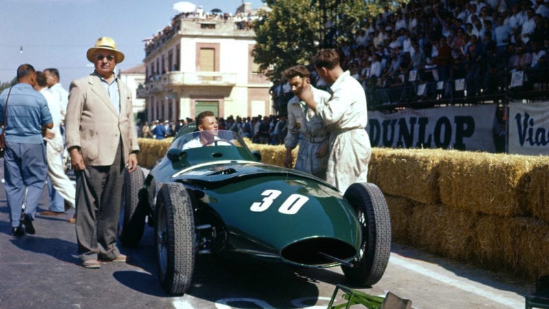 Tony Vanderwell with the Vanwall of Stuart Lewis-Evans on the grid for the 1957 Pescara Grand Prix