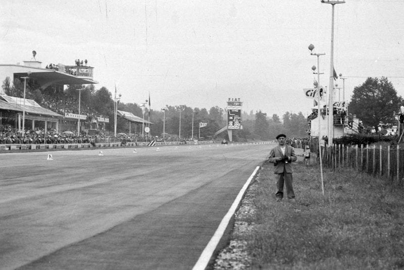 A spectator stands next to the pit straight