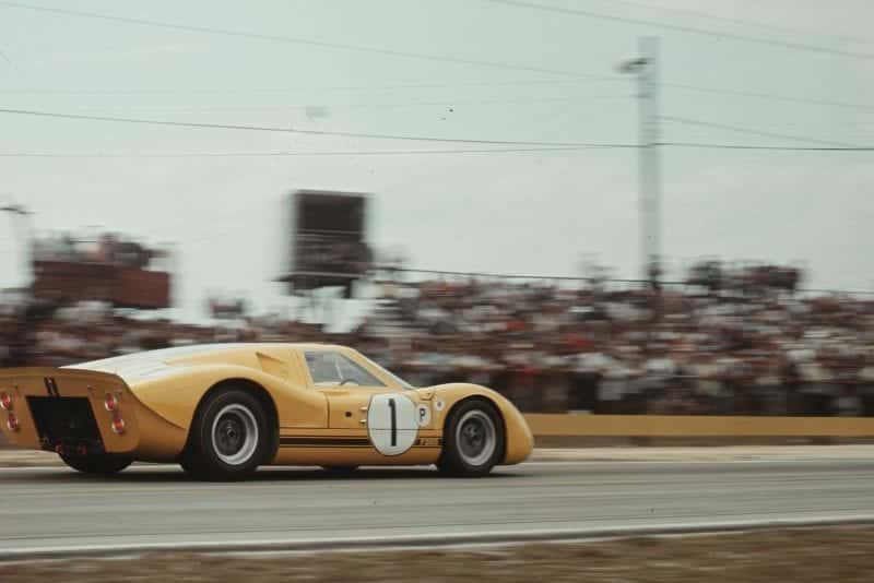 Bruce McLaren/Mario Andretti (Ford GT40 Mk4) leads 1967 Sebring 12 hours.