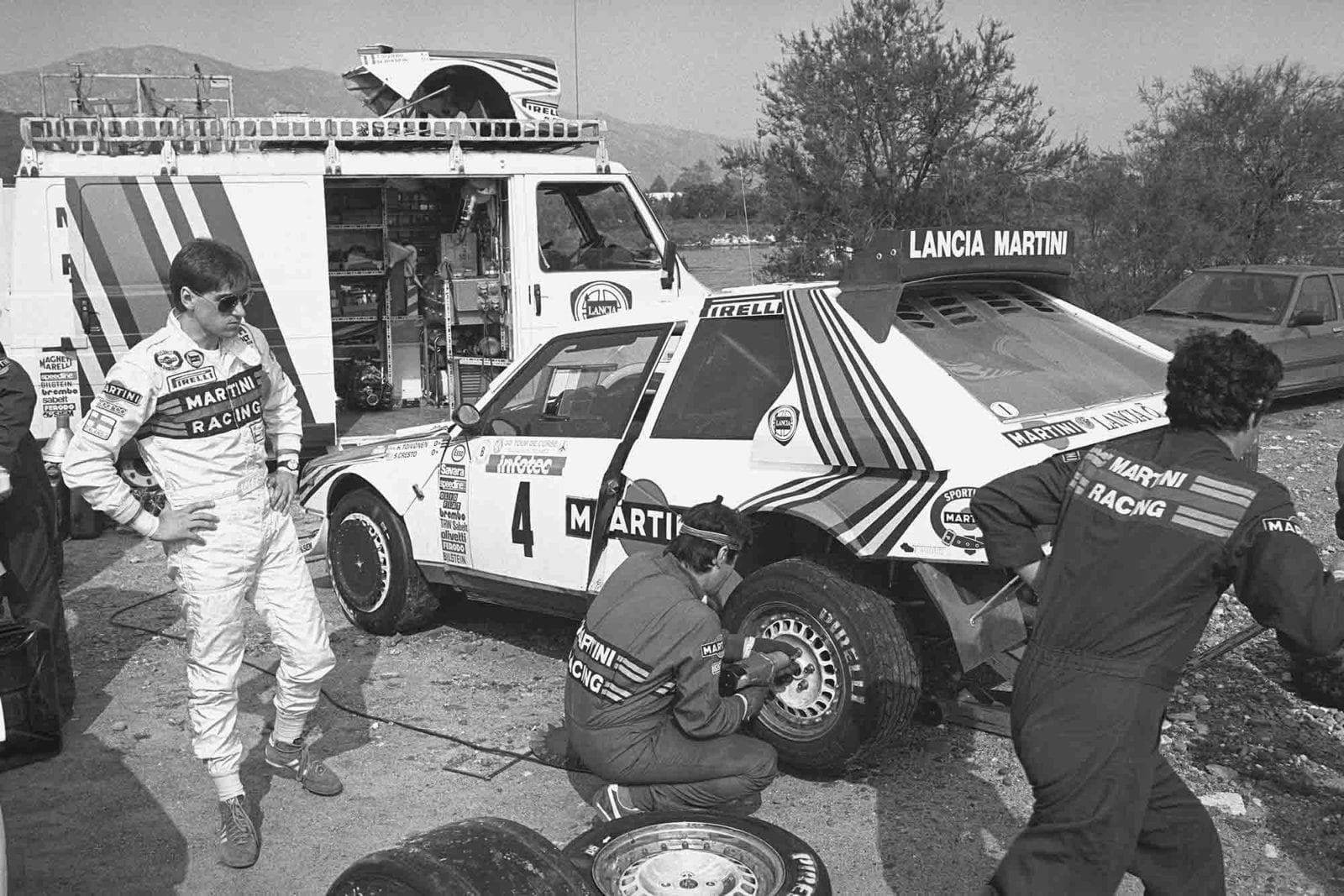 Henri Toivonen watches his mechanics setting up the Lancia Delta Rally Corsica 1986