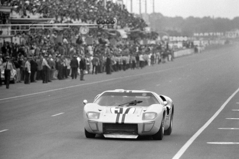 Paul Hawkins / Ronnie Bucknum, Shelby American, Ford GT40 Mk2B, 1967 Le Mans