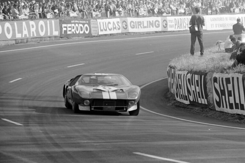 Herbert Müller / Ronnie Bucknum, Scuderia Filipinetti / Shelby-American Inc, Ford GT40 Mk.I at Le Mans 1965