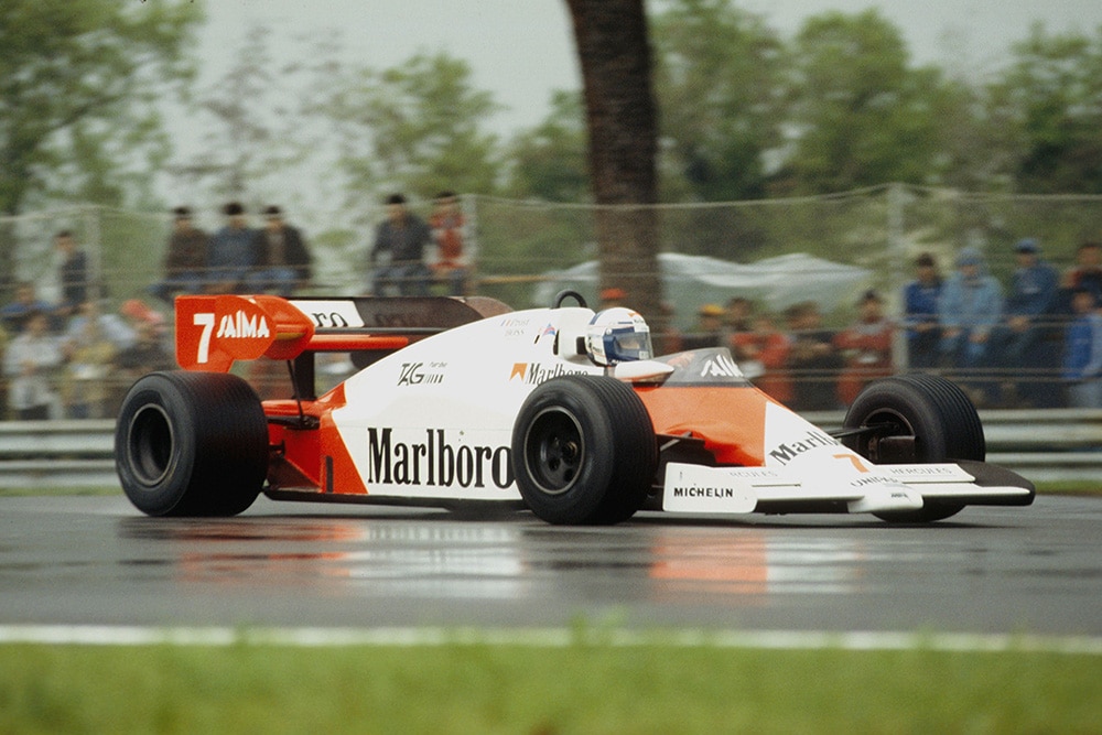 Alain Prost in 1st position.