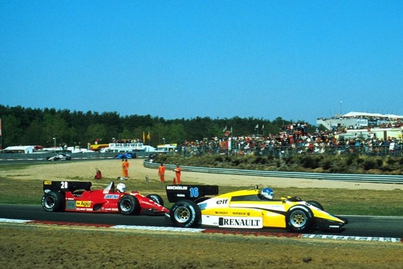 2nd place Derek Warwick (Renault RE50) battles with 3rd place Rene Arnoux (Ferrari 126C4).