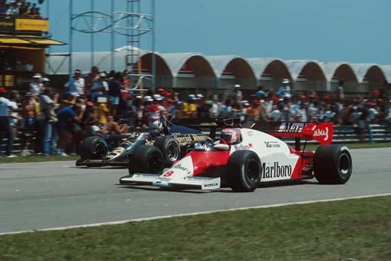 Nigel Mansell (Lotus 95T) is led by Niki Lauda (McLaren MP4/2, neither completed the race.