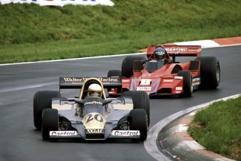 Jody Scheckter (Wolf) leads Hans-Joachim Stuck's Brabham at the 1977 Austrian Grand Prix, Österreichring.