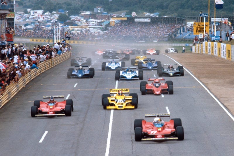The cars race down to the first corner at the 1979 South African Grand Prix.