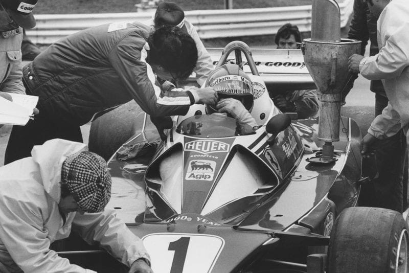 Niki Lauda (Ferrari) sits in his car at the 1976 United States Grand Prix East, Watkins Glen.