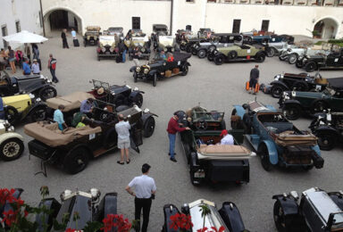 Rolls-Royce Ghosts retrace historic trip