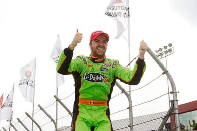 James Hinchcliffe wins again