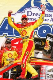 Harvick wins Talledega fight