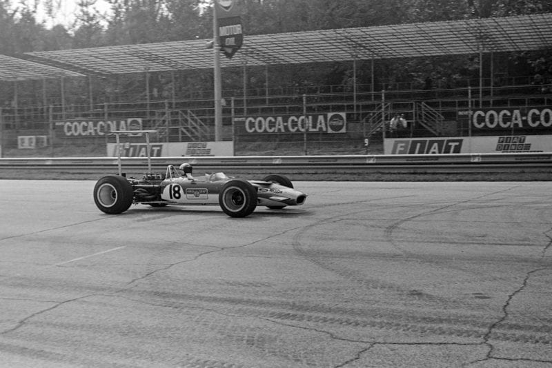 Mario Andretti, Lotus 49B Ford.