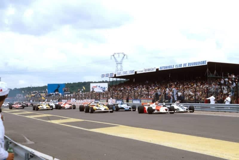 John Watson (McLaren MP4/1 Ford) leads Nelson Piquet (Brabham BT49C Ford), Alain Prost (Renault RE30) and Jacques Laffite (Ligier JS17 Matra) at the start.