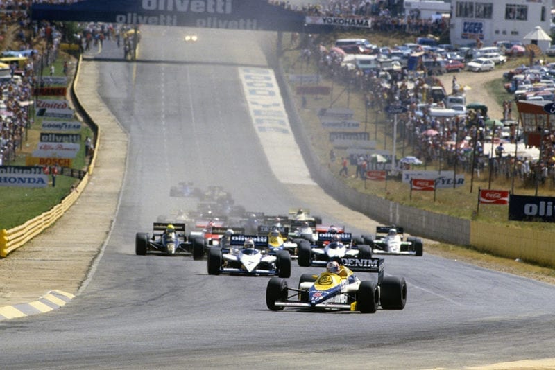 Mansell leads at the start of the 1985 South African Grand Prix in his Williams-Honda