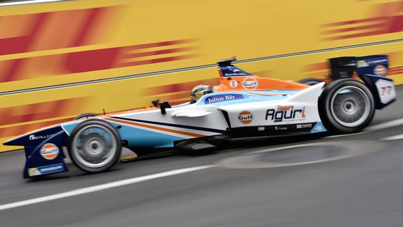 Gulf liveried Team Aguri car in 2016 Formula E race