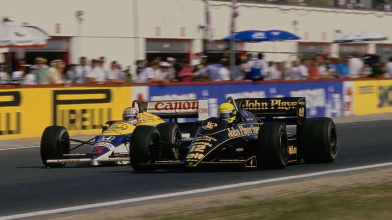 Nigel Mansell wheel to wheel with Ayrton Senna in the 1986 F1 Hungarian Grand Prix