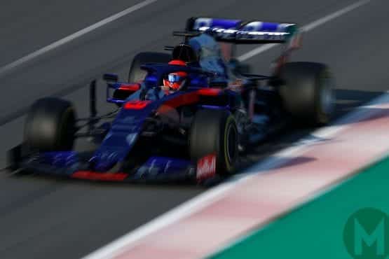 Late surge gives Kvyat fastest time in F1 testing day 3