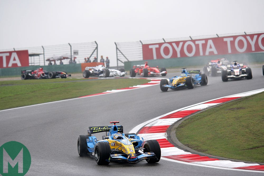 Fernando Alonso's Renault leads at the start of the 2006 Chinese Grand Prix