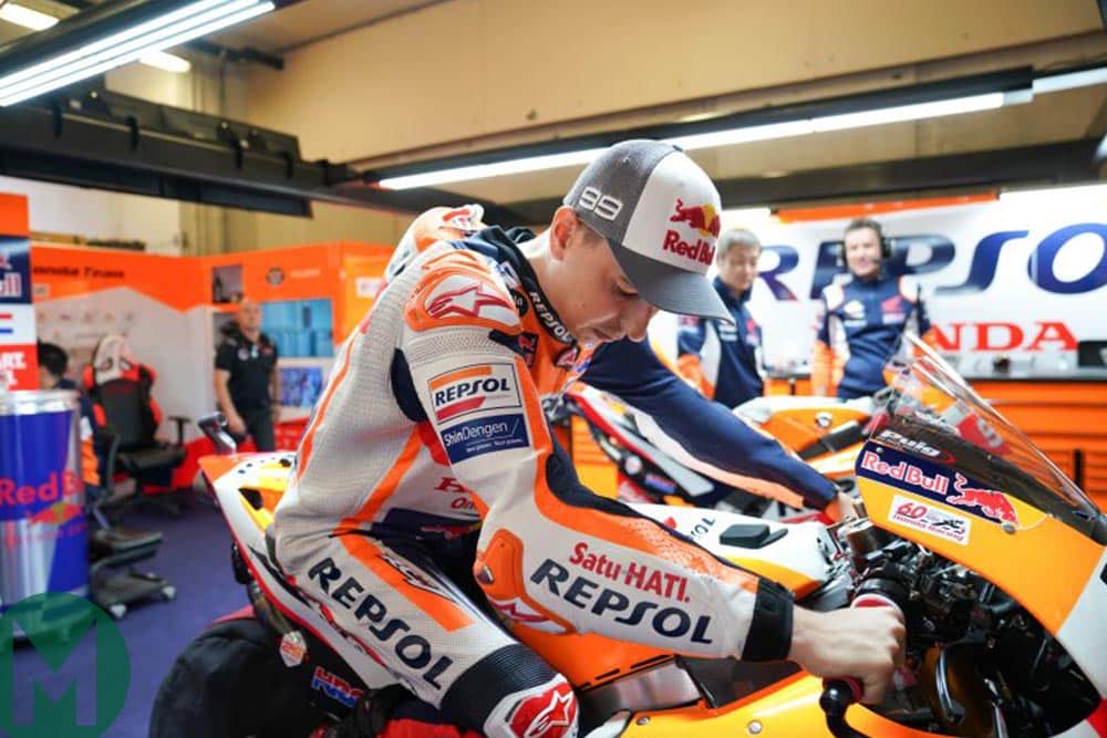 Lorenzo tries out his knee supports