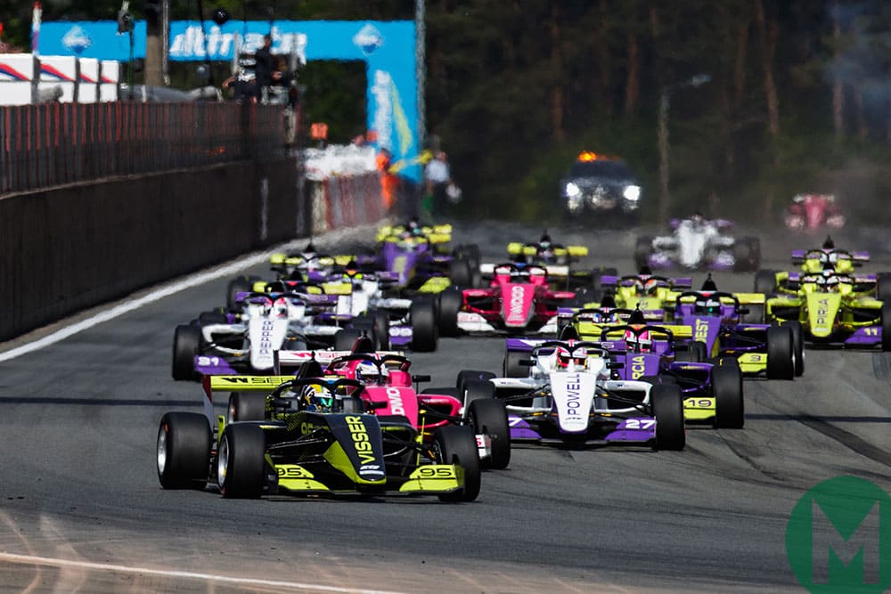 Visser leads Chadwick at the start at Zolder