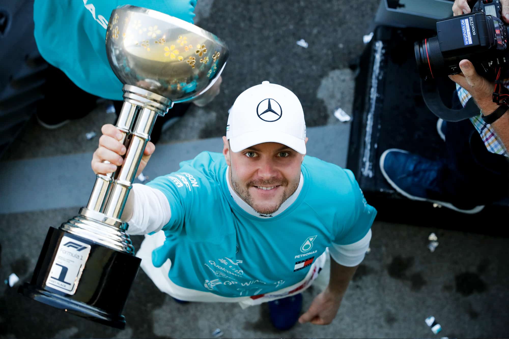 Valtteri Bottas holds his winning trophy from the 2019 Japanese Grand Prix