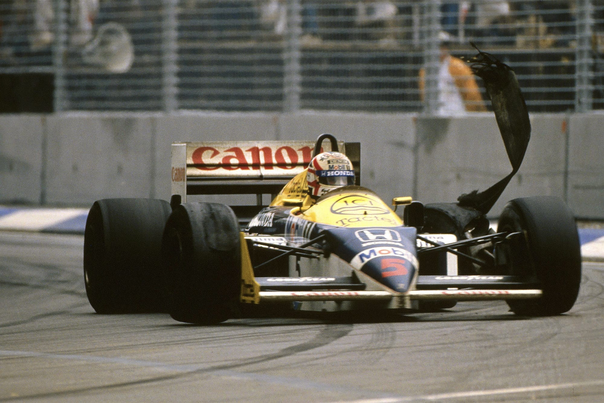 Nigel Mansell retires from the 1986 Australian Grand Prix