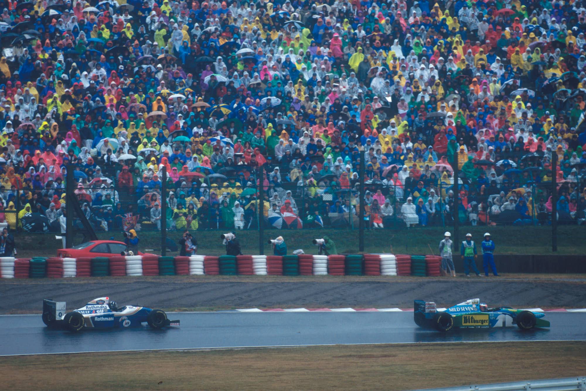 Michael Schumacher leads Damon Hill during the 1994 Japanese Grand Prix