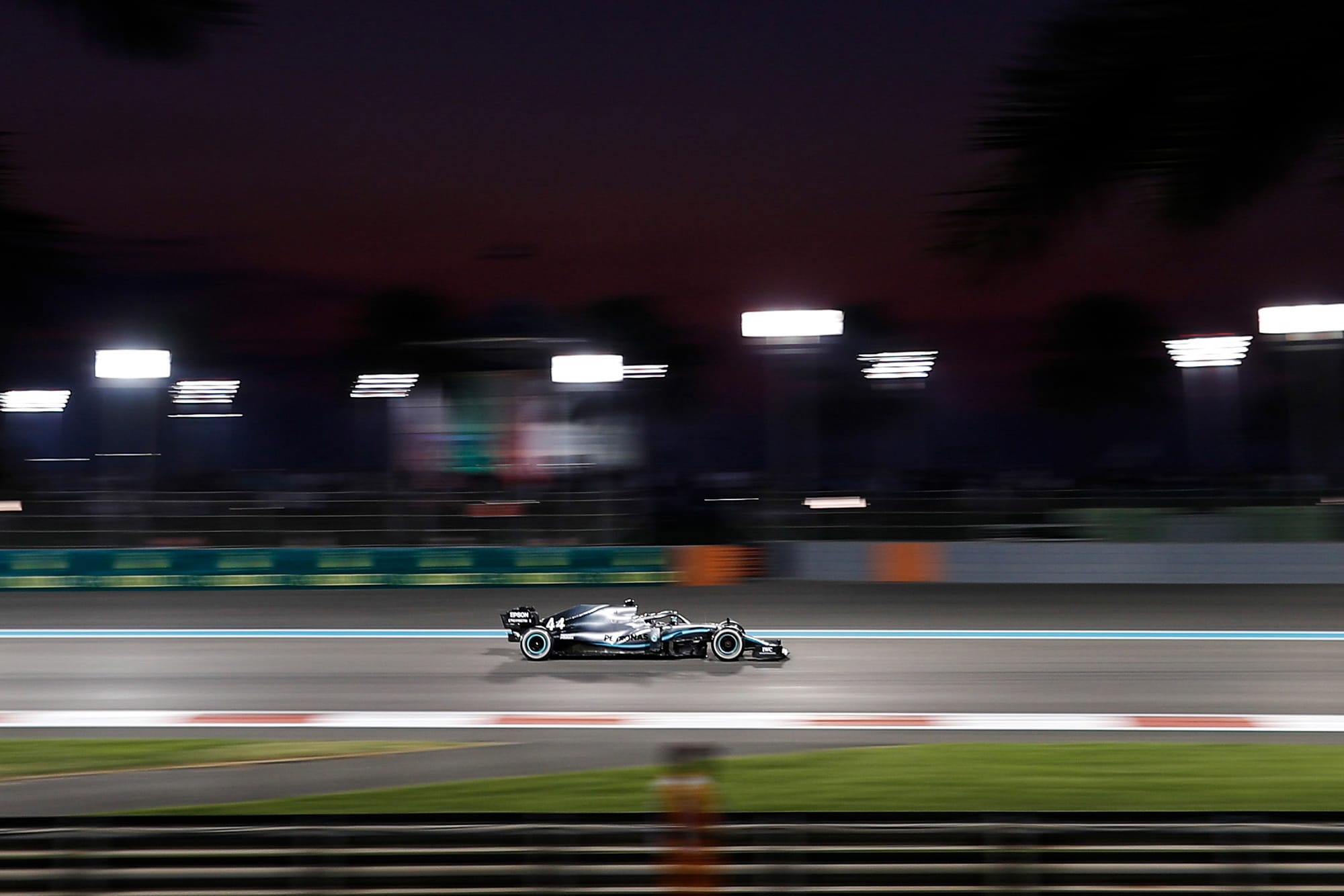 Lewis Hamilton panning shot at the 2019 Abu Dhabi GP