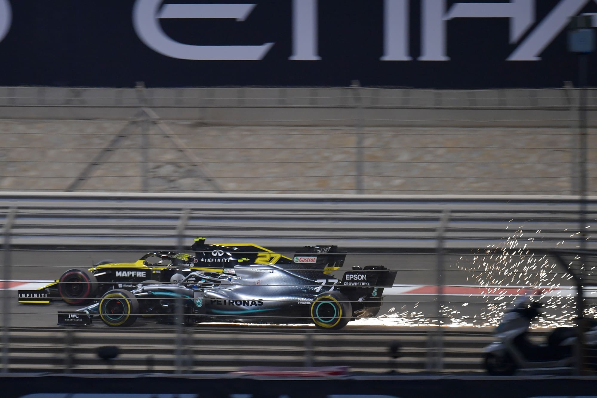 Valtteri Bottas overtakes Nico Hulkenberg during the 2019 Abu Dhabi Grand Prix