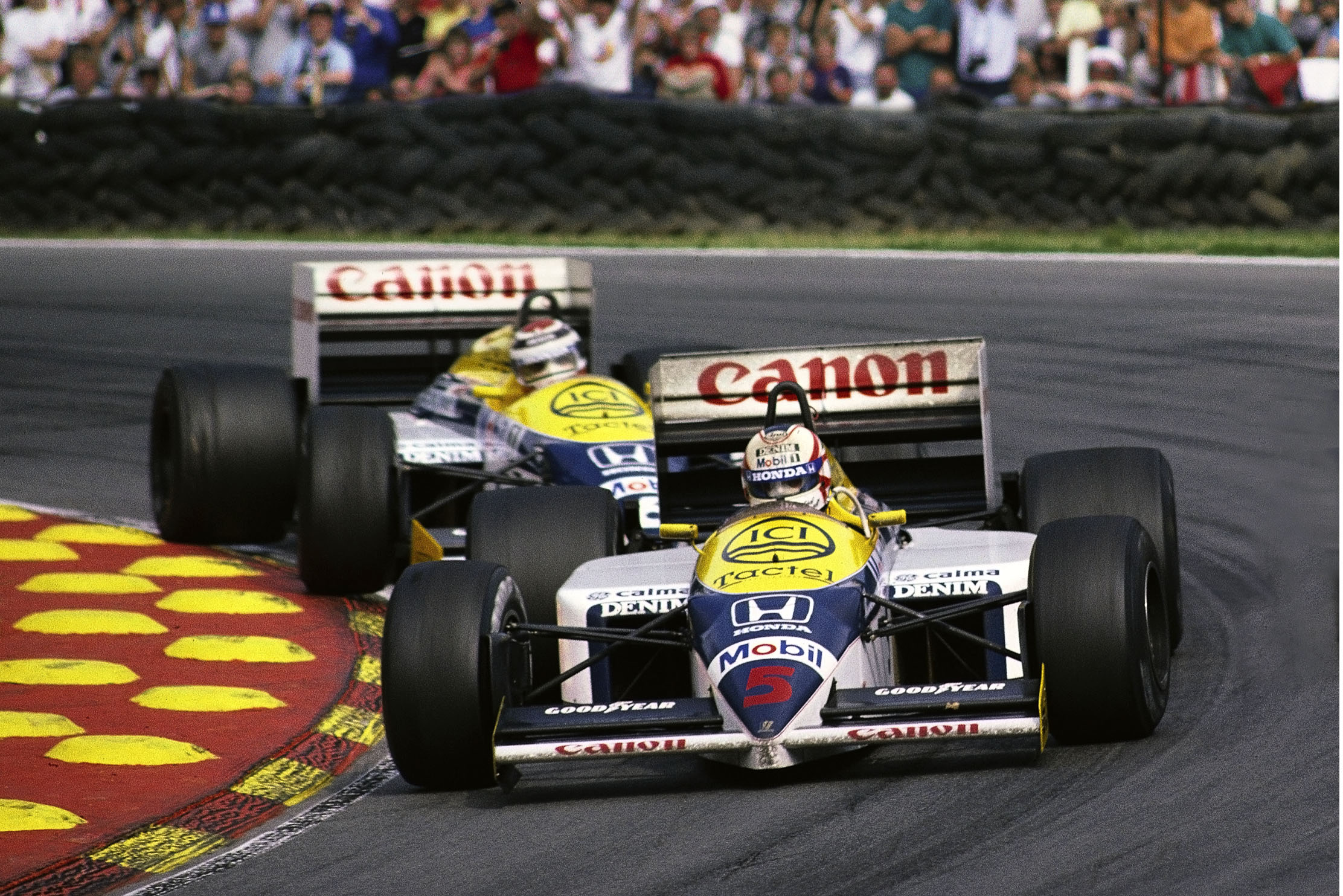 Nigel Mansell leads Nelson Piquet