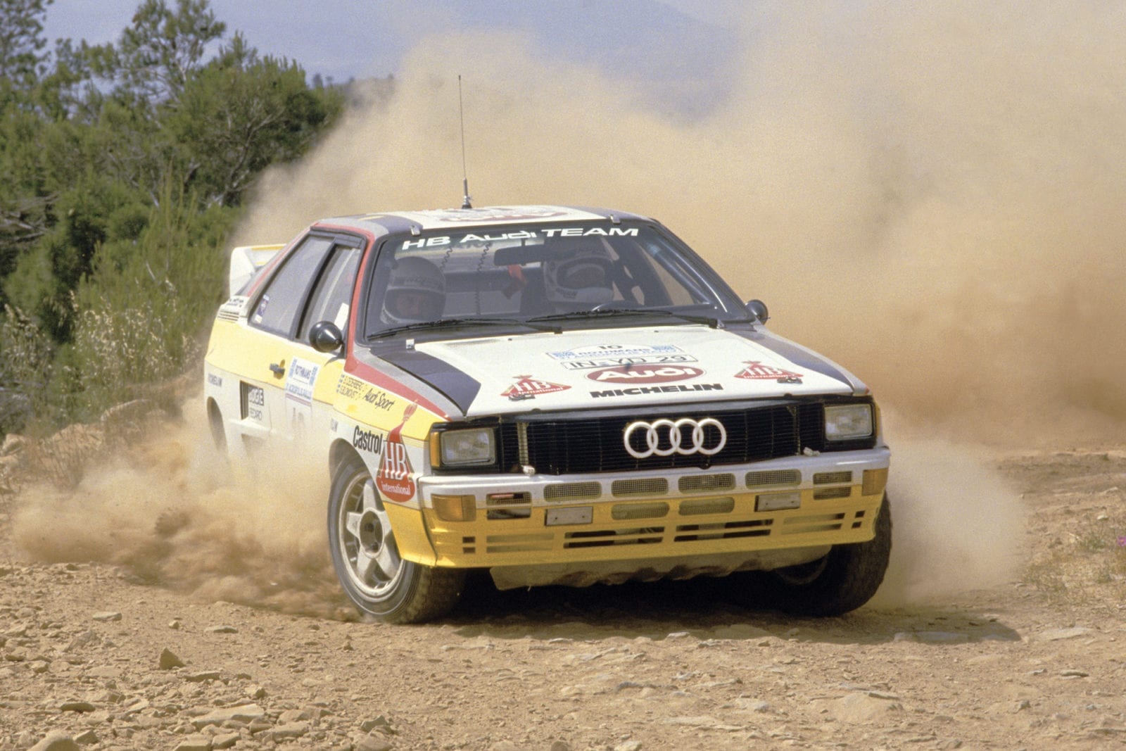 Audi Quattro A2 slides through the dust