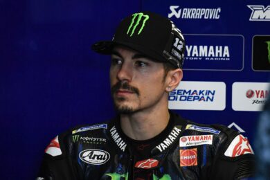 Maverick Viñales extends Yamaha deal until 2022