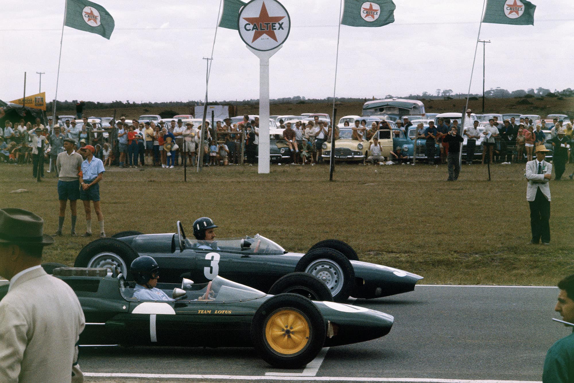 Graham Hill and Jim Clark line up at the 1962 South African Grand Prix