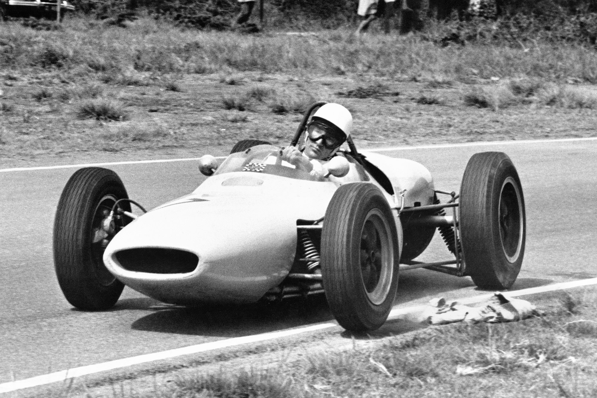 Strilinmg Moss at the 1961 South African Grand Prix