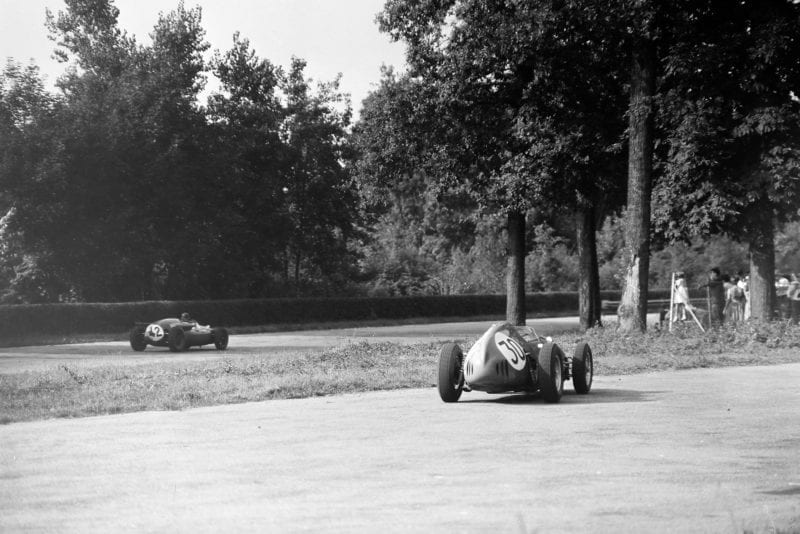 Ian Burgess passes Tony Brooks' retired Ferrari in the 1959 Italian Grand Prix