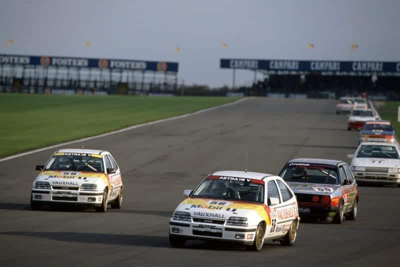 John Cleland leading at Silverstone in the 1989 BTCC