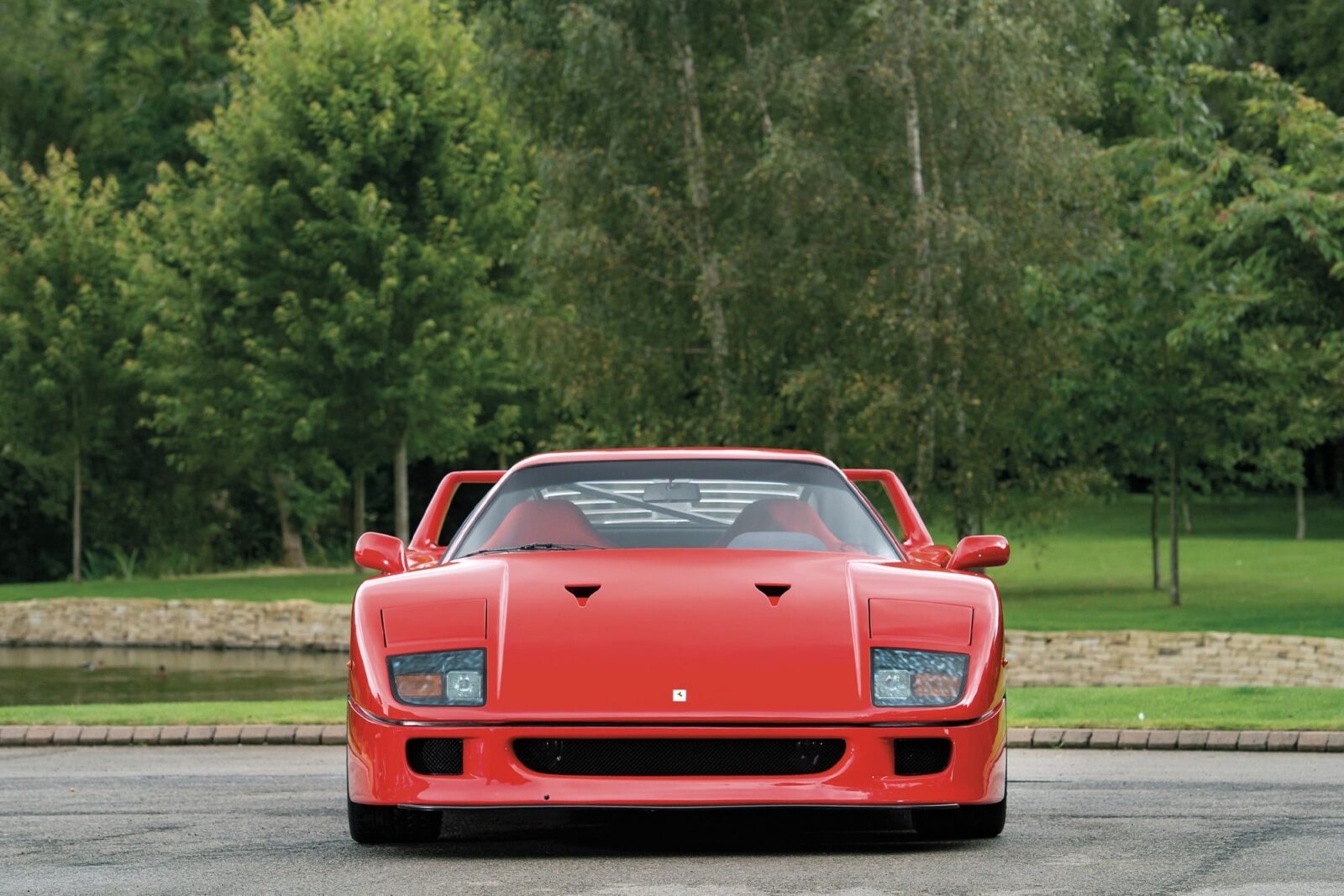 Ferrari F40 front