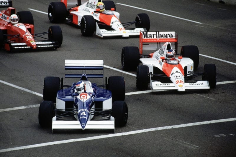 Jean Alesi dives inside Gerhard Berger to take the lead of the 1990 US Grand Prix in Phoenix