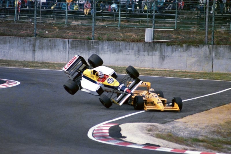 Nelson Piquet and Nigel Mansell clash in the 1988 Japanese Grand Prix