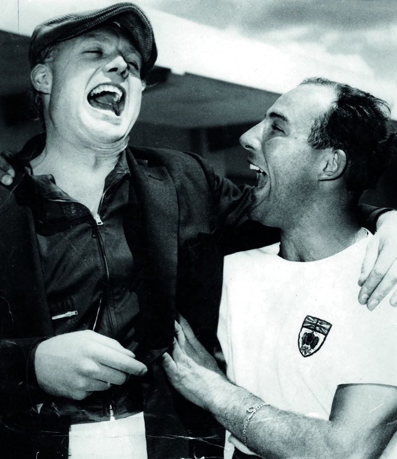 Stirling-Moss-laughs-with-Mike-Hawthorn