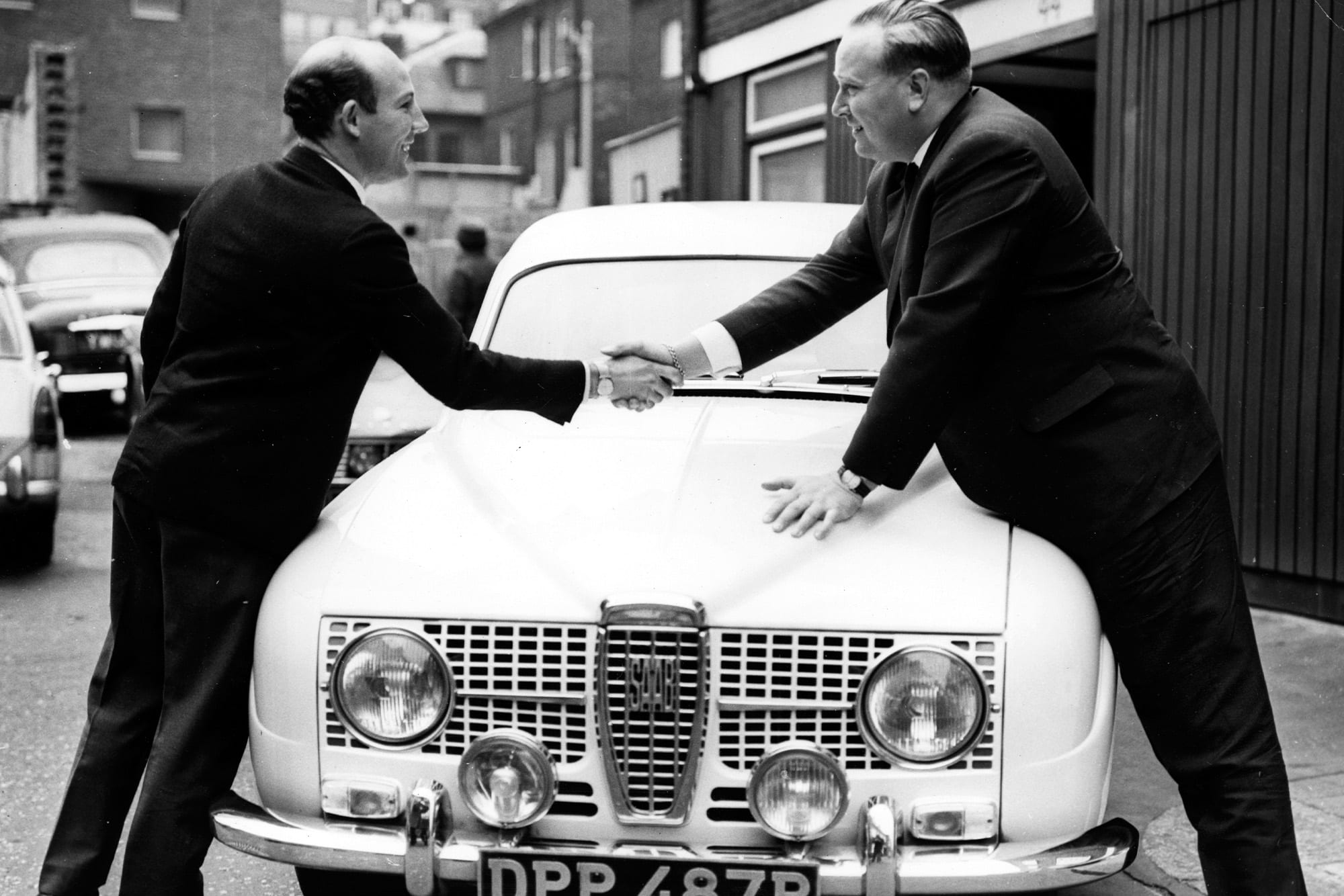 Stirling Moss shakes hands with Erik Carlsson