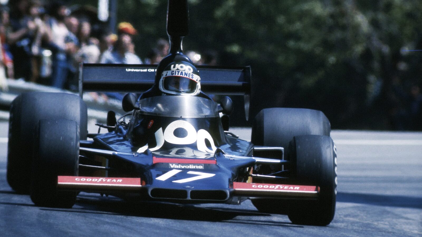 Jean Pierre Jarier in the 1975 Shadow DN5