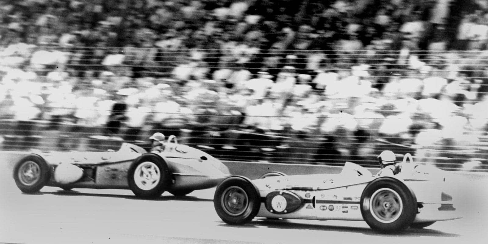 Jim Rathmann and Rodger ward battle for victory at the 1960 Indy 500